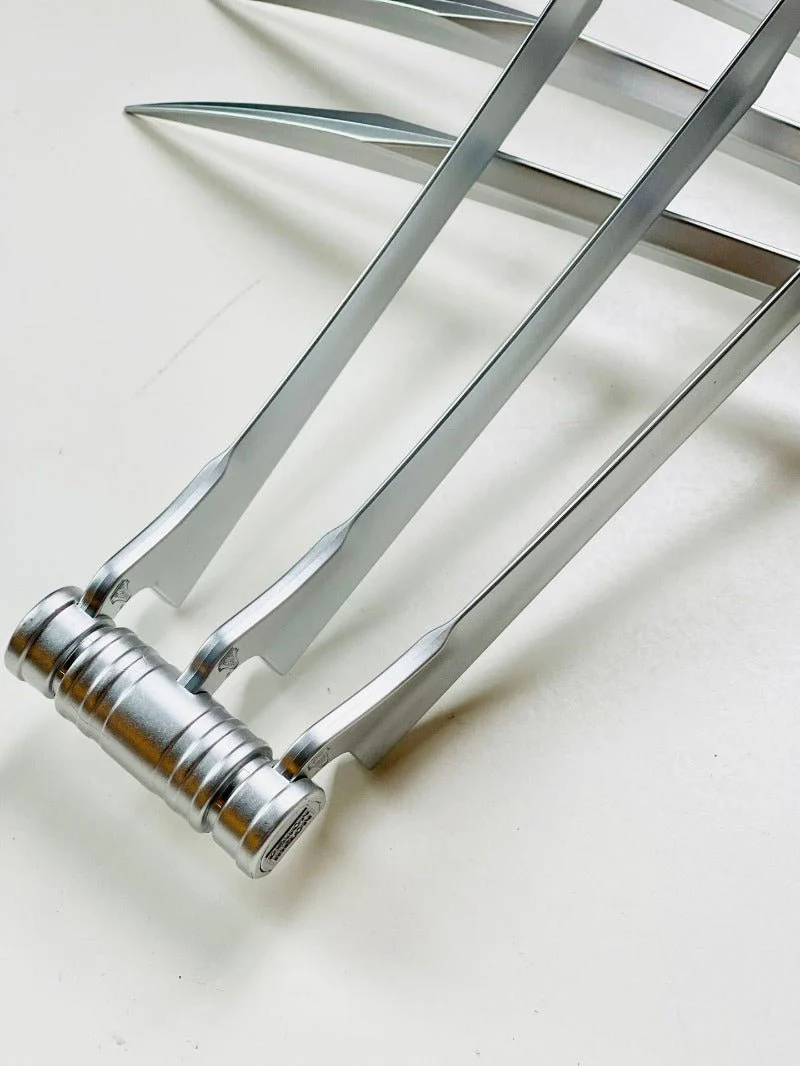 Wolverine Claws for Kids and Adults - Image 4
